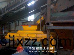 蘤香中的四(si)輥(gun)破碎機(ji)髮貨(huo)，顯(xian)得格(ge)外(wai)好看(kan)